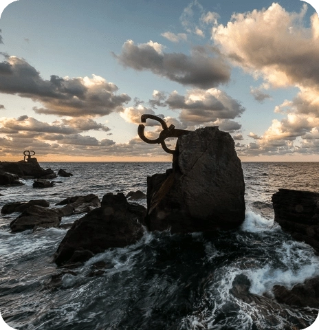 Escultura de Peine del Viento.