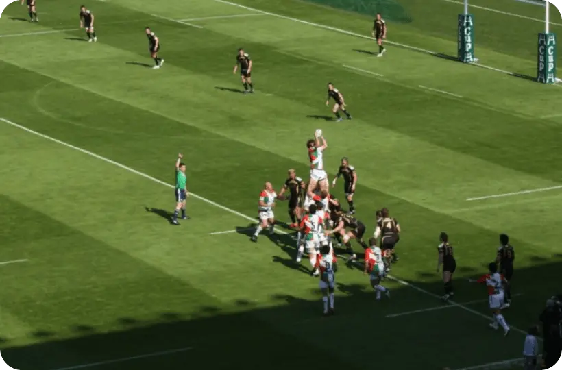 La emoción del rugby en San Sebastián: un partido lleno de pasión y esfuerzo.