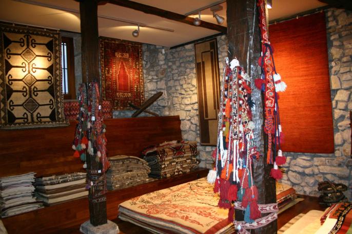 NOMADA, ALFOMBRAS Y KILIMS