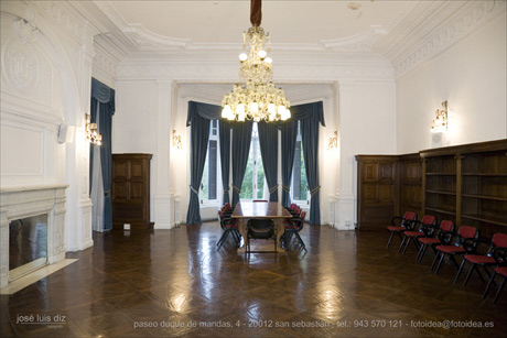 SALÓN DE MADERA