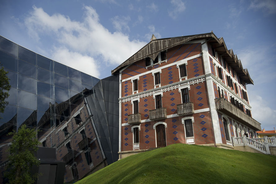 CRISTOBAL BALENCIAGA MUSEOA